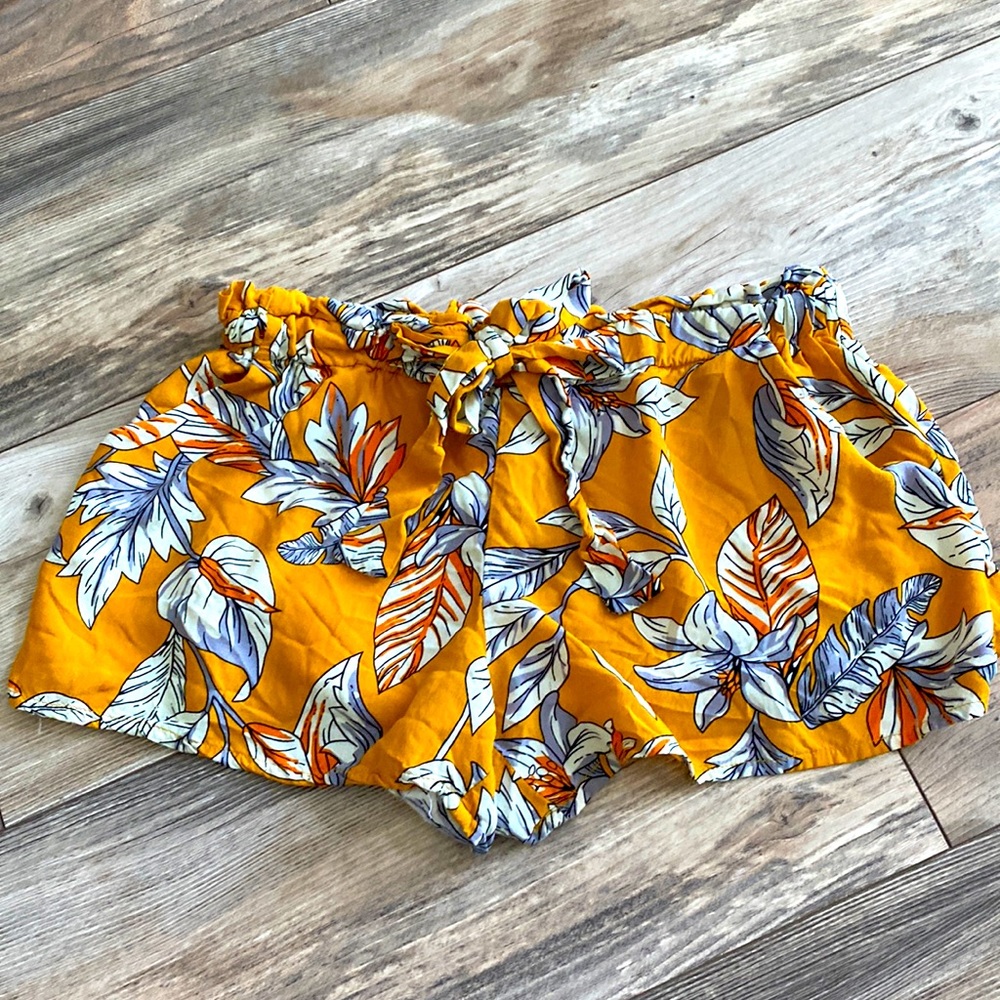 Boutique brand floral shorts size M